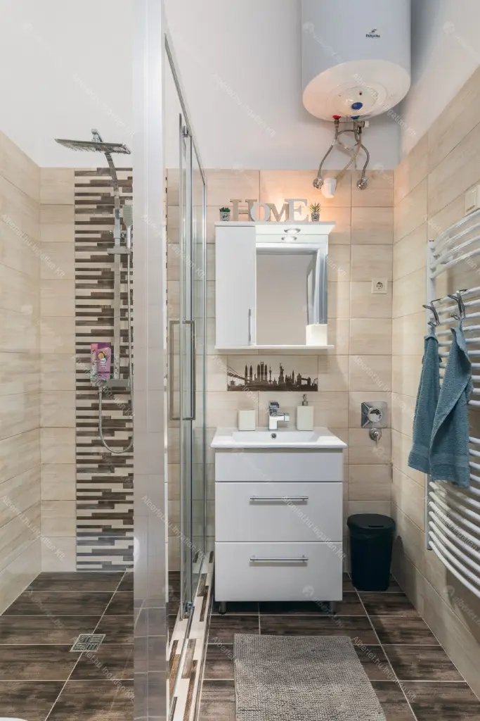 Kiadó albérlet 250000 Ft/hó áron: Budapest, VI. kerület  Hegedű utca. Mérete: 34 nm, 1 szobás | Alberlet.hu - 6648980