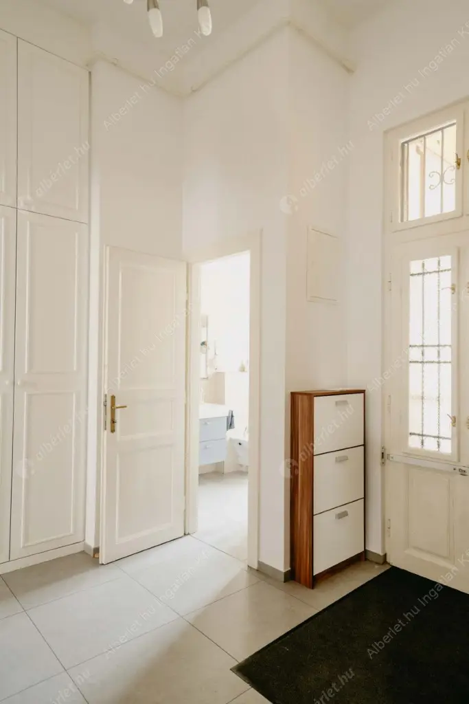 Kiadó albérlet 385000 Ft/hó áron: Budapest, VI. kerület  Hunyadi tér. Mérete: 104 nm, 3 szobás | Alberlet.hu - 6616923