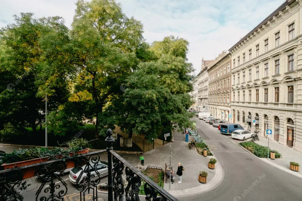 Kiadó albérlet 385000 Ft/hó áron: Budapest, VI. kerület  Hunyadi tér. Mérete: 104 nm, 3 szobás | Alberlet.hu - 6616927