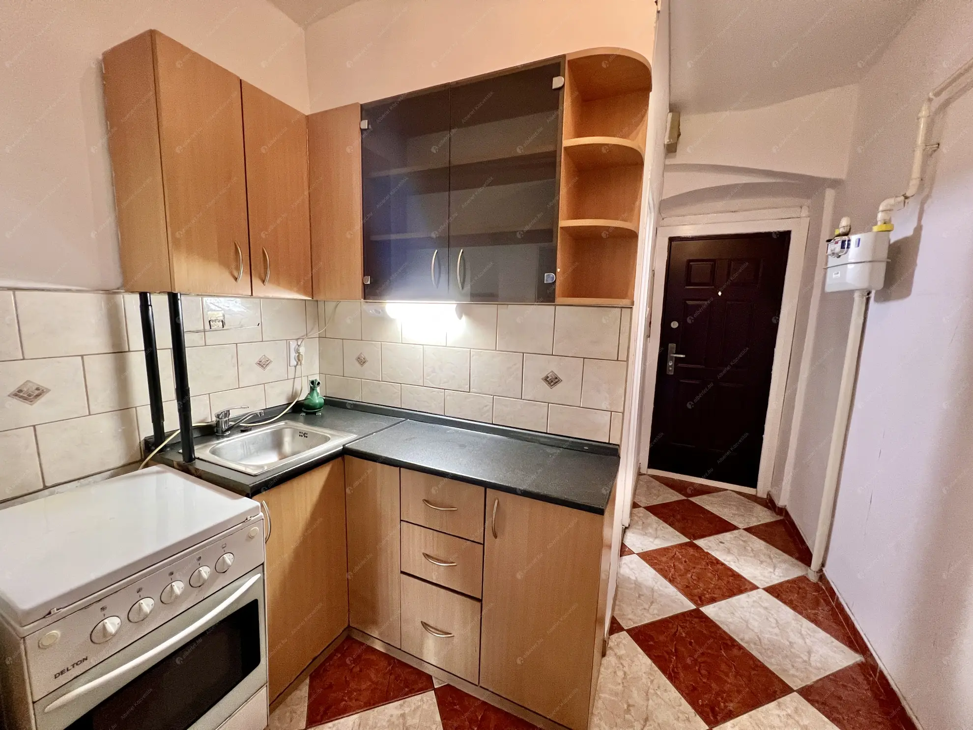 Kiadó albérlet 150000 Ft/hó áron: Budapest, VI. kerület  Hunyadi tér. Mérete: 24 nm, 1 szobás | Alberlet.hu - 6553617