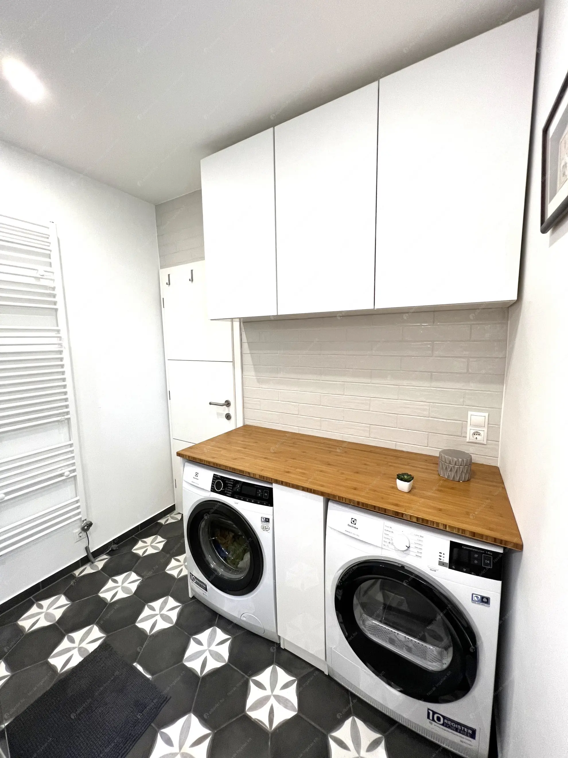 Kiadó albérlet 400000 Ft/hó áron: Budapest, VI. kerület  Hunyadi tér. Mérete: 73 nm, 3 szobás | Alberlet.hu - 6637641