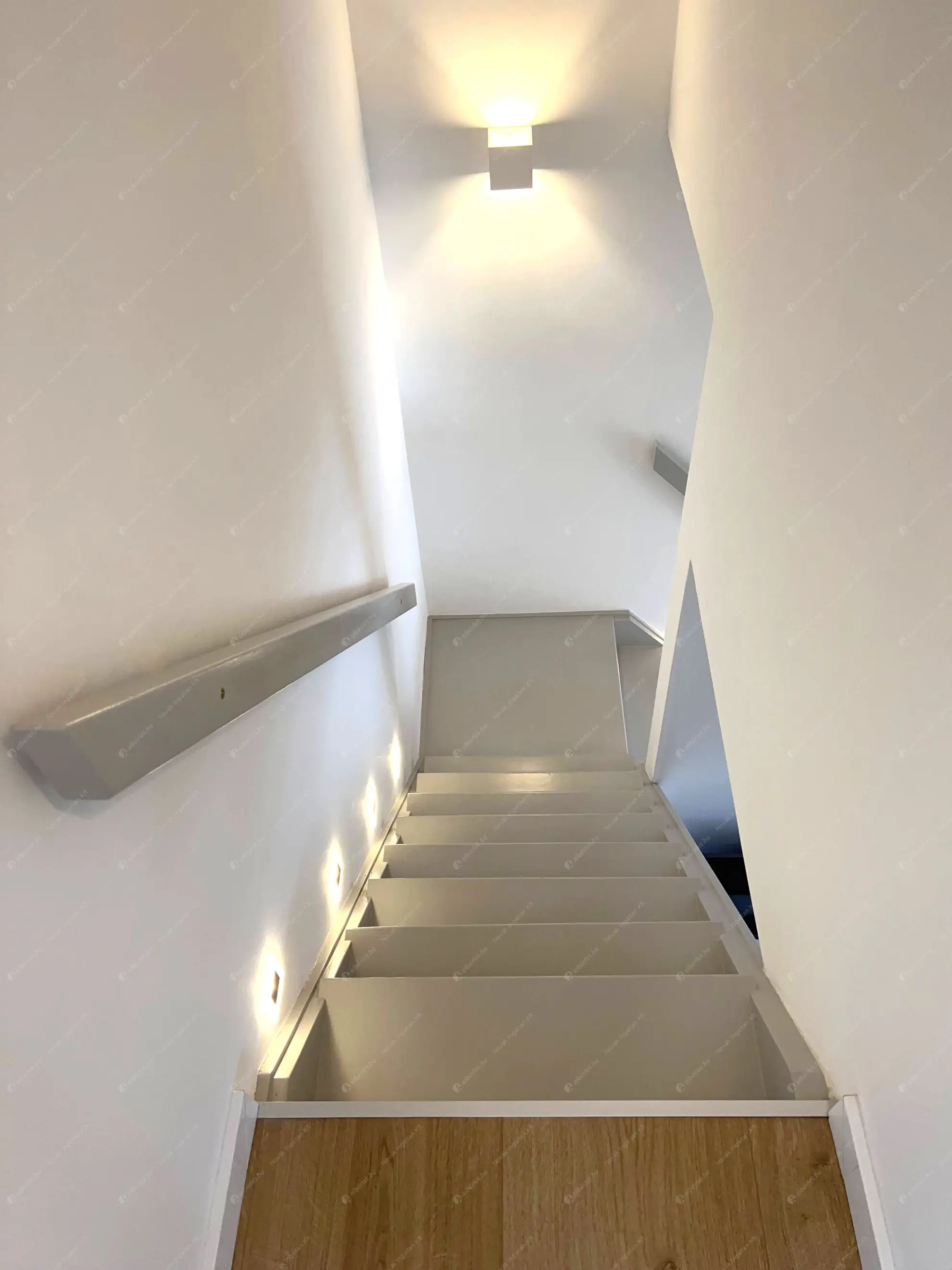 Kiadó albérlet 400000 Ft/hó áron: Budapest, VI. kerület  Hunyadi tér. Mérete: 73 nm, 3 szobás | Alberlet.hu - 6637642