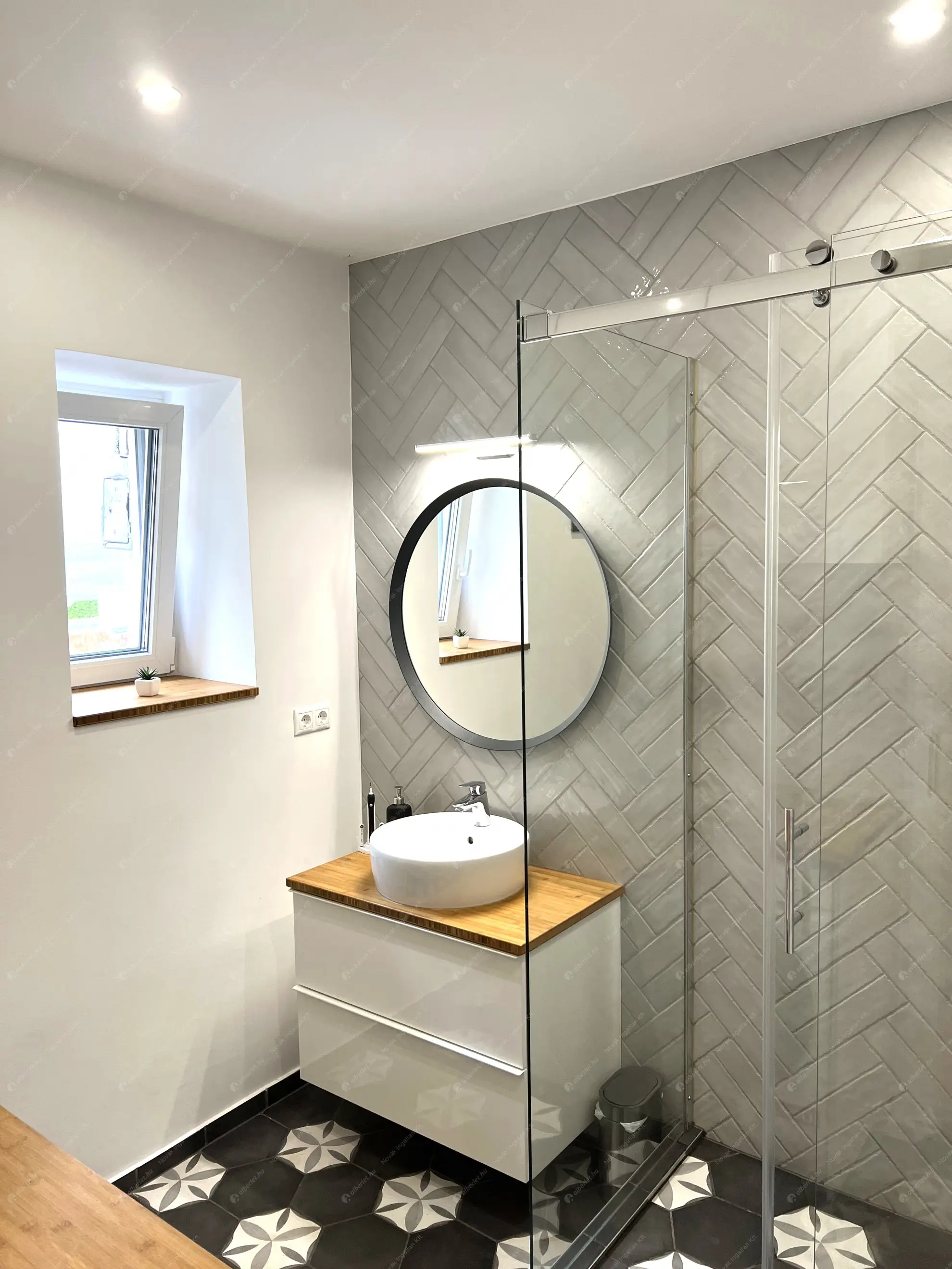 Kiadó albérlet 400000 Ft/hó áron: Budapest, VI. kerület  Hunyadi tér. Mérete: 73 nm, 3 szobás | Alberlet.hu - 6637652