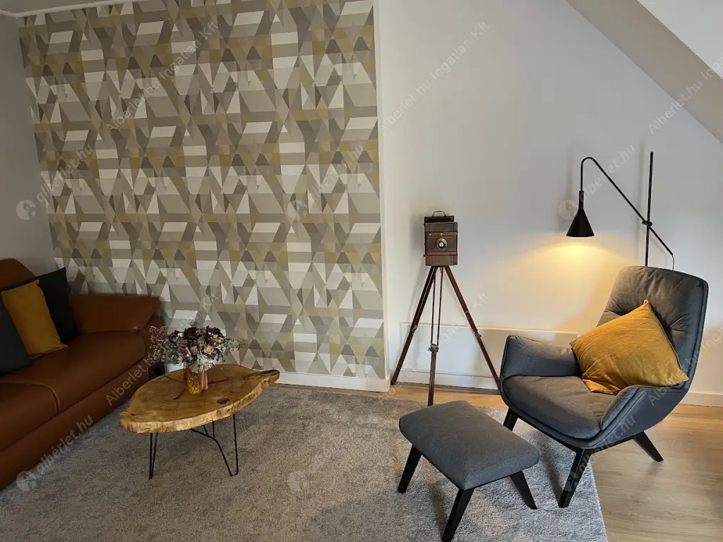 Kiadó albérlet 400000 Ft/hó áron: Budapest, VI. kerület  Hunyadi tér. Mérete: 75 nm, 3 szobás | Alberlet.hu - 6636916