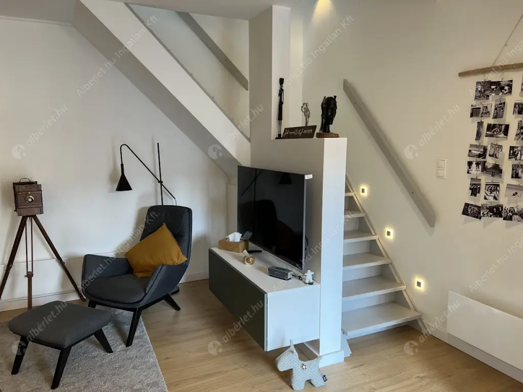 Kiadó albérlet 400000 Ft/hó áron: Budapest, VI. kerület  Hunyadi tér. Mérete: 75 nm, 3 szobás | Alberlet.hu - 6636917