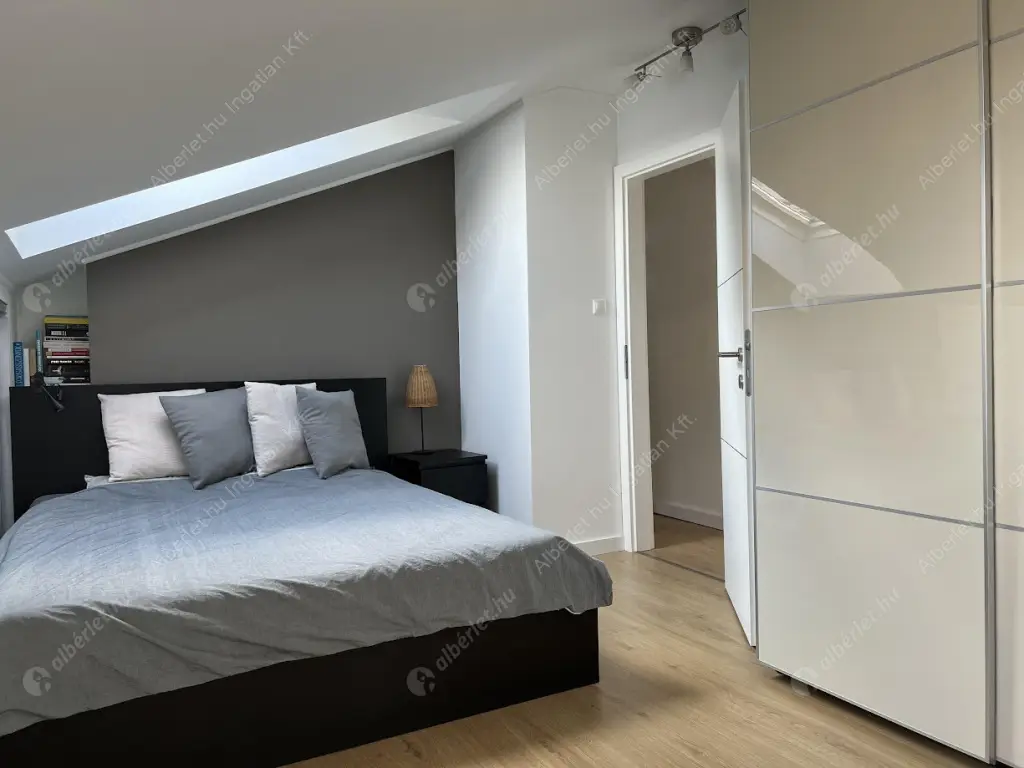 Kiadó albérlet 400000 Ft/hó áron: Budapest, VI. kerület  Hunyadi tér. Mérete: 75 nm, 3 szobás | Alberlet.hu - 6636920