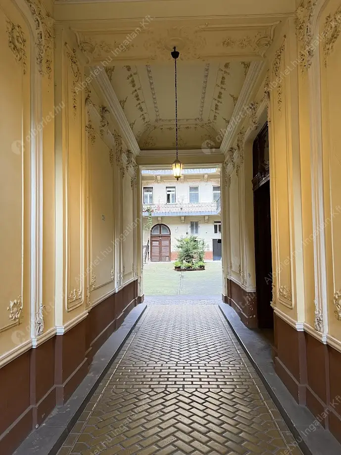 Kiadó albérlet 400000 Ft/hó áron: Budapest, VI. kerület  Hunyadi tér. Mérete: 75 nm, 3 szobás | Alberlet.hu - 6636934