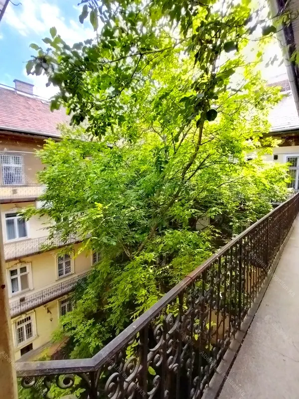 Kiadó albérlet 200000 Ft/hó áron: Budapest, VI. kerület  Izabella utca. Mérete: 24 nm, 1 szobás | Alberlet.hu - 6768933
