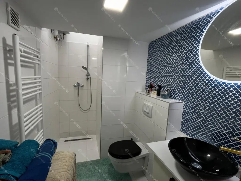 Kiadó albérlet 215000 Ft/hó áron: Budapest, VI. kerület  Jókai tér. Mérete: 32 nm, 1 szobás | Alberlet.hu - 6685011