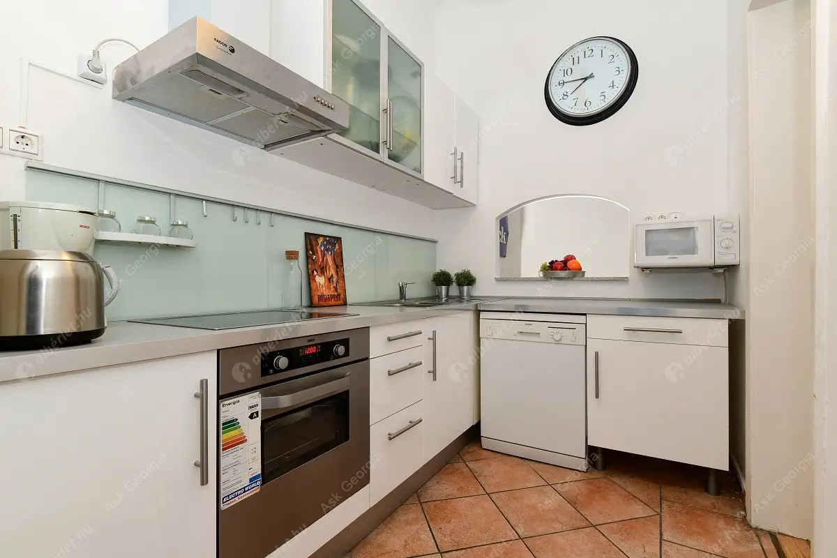 Kiadó albérlet 425000 Ft/hó áron: Budapest, VI. kerület  Jókai tér. Mérete: 85 nm, 3 szobás | Alberlet.hu - 6627358