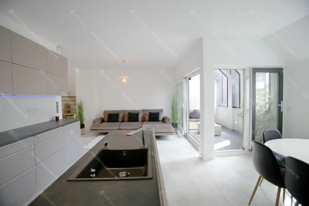 Kiadó albérlet 1350000 Ft/hó áron: Budapest, VI. kerület  Jókai utca. Mérete: 136 nm, 4 szobás | Alberlet.hu - 6681940