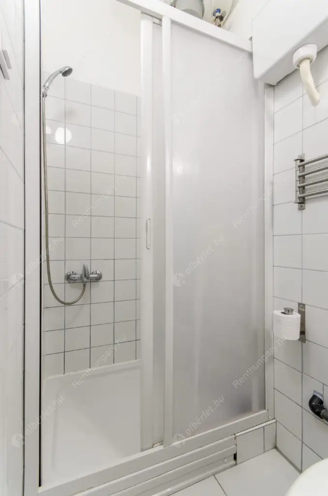 Kiadó albérlet 200000 Ft/hó áron: Budapest, VI. kerület  Jókai utca. Mérete: 26 nm, 1 szobás | Alberlet.hu - 6609906