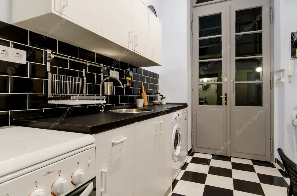 Kiadó albérlet 190000 Ft/hó áron: Budapest, VI. kerület  Jókai utca. Mérete: 26 nm, 1 szobás | Alberlet.hu - 6621902