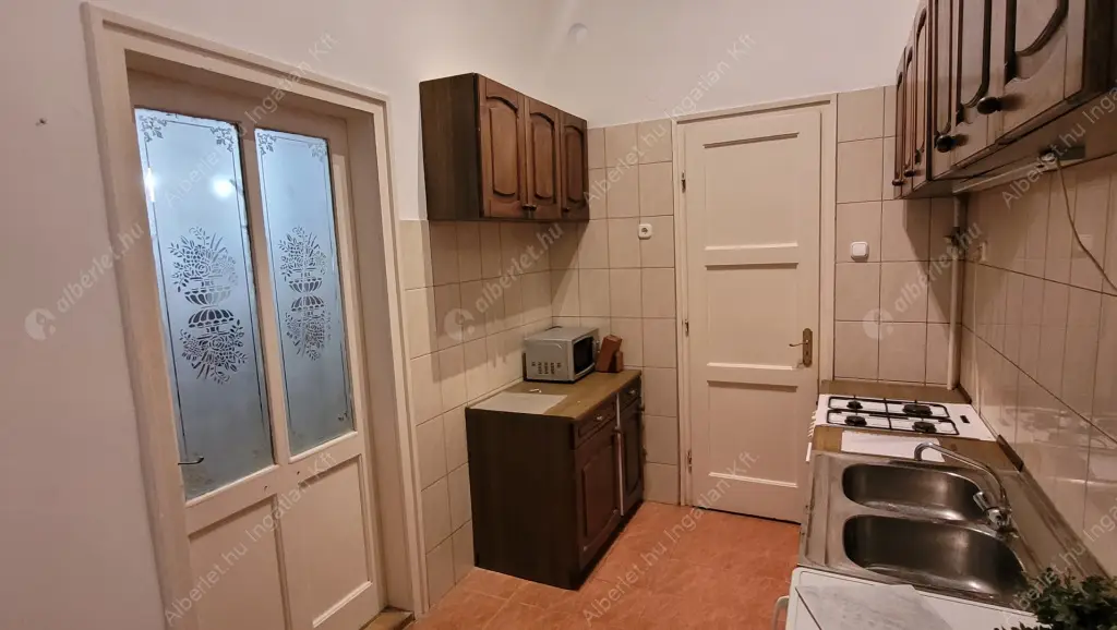 Kiadó albérlet 250000 Ft/hó áron: Budapest, VI. kerület  Jókai utca. Mérete: 36 nm, 1 szobás | Alberlet.hu - 6576748