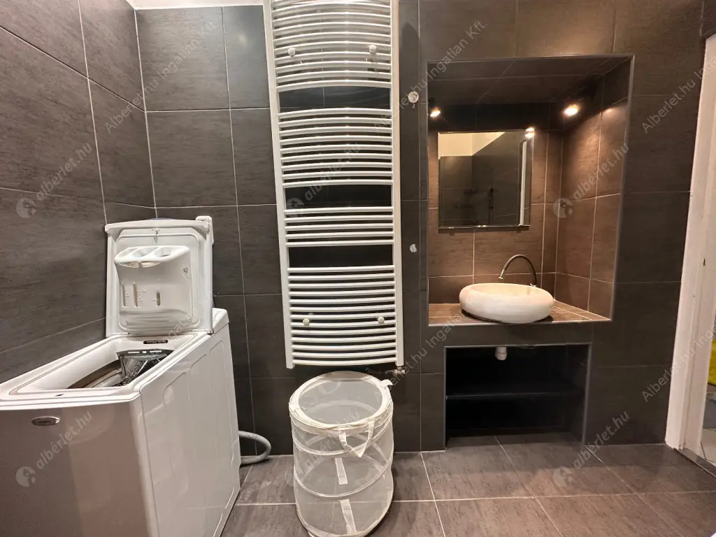 Kiadó albérlet 270000 Ft/hó áron: Budapest, VI. kerület  Jókai utca. Mérete: 50 nm, 2 szobás | Alberlet.hu - 6603115