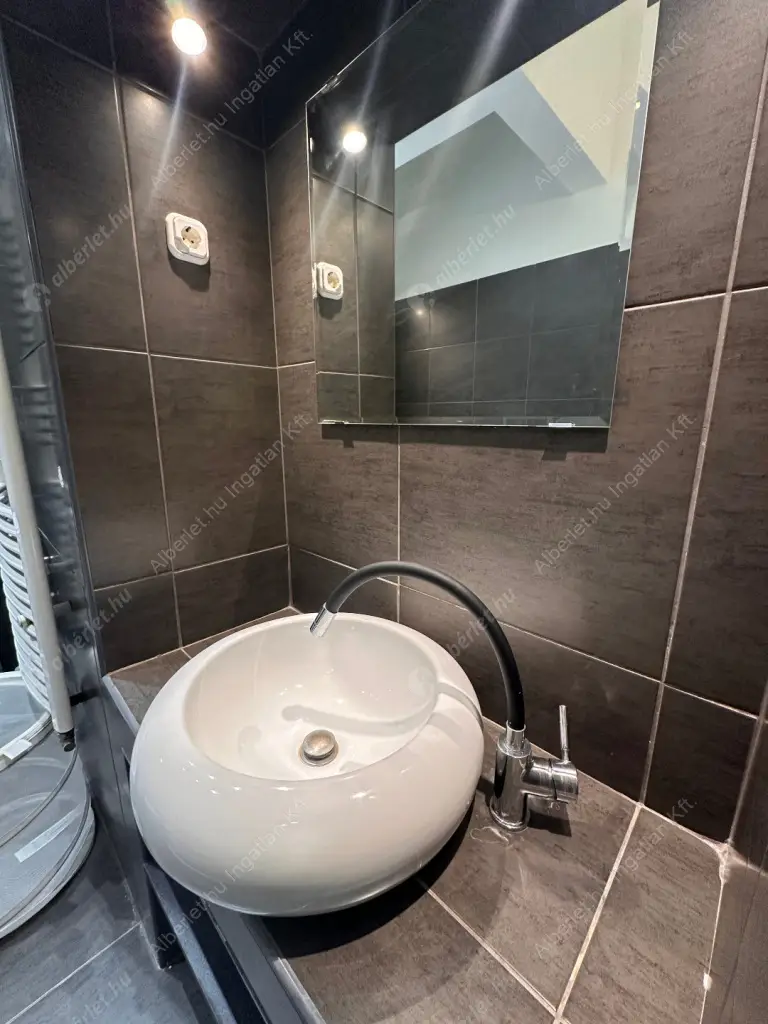 Kiadó albérlet 270000 Ft/hó áron: Budapest, VI. kerület  Jókai utca. Mérete: 50 nm, 2 szobás | Alberlet.hu - 6603116