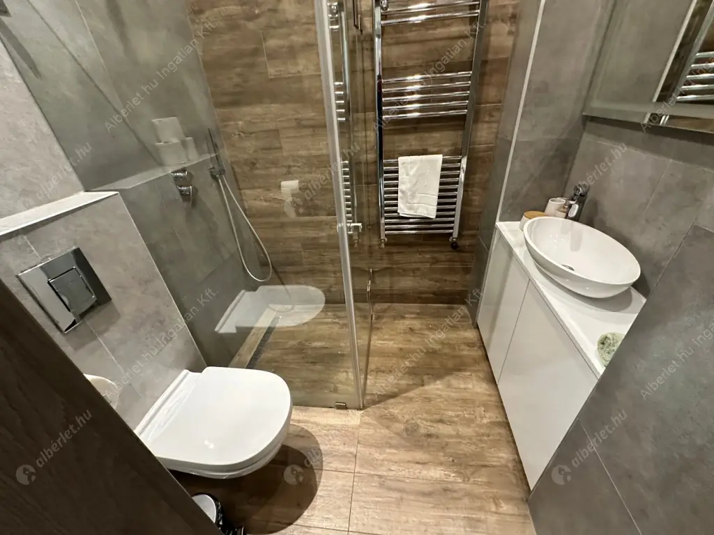 Kiadó albérlet 450000 Ft/hó áron: Budapest, VI. kerület  Jókai utca. Mérete: 66 nm, 4 szobás | Alberlet.hu - 6633409