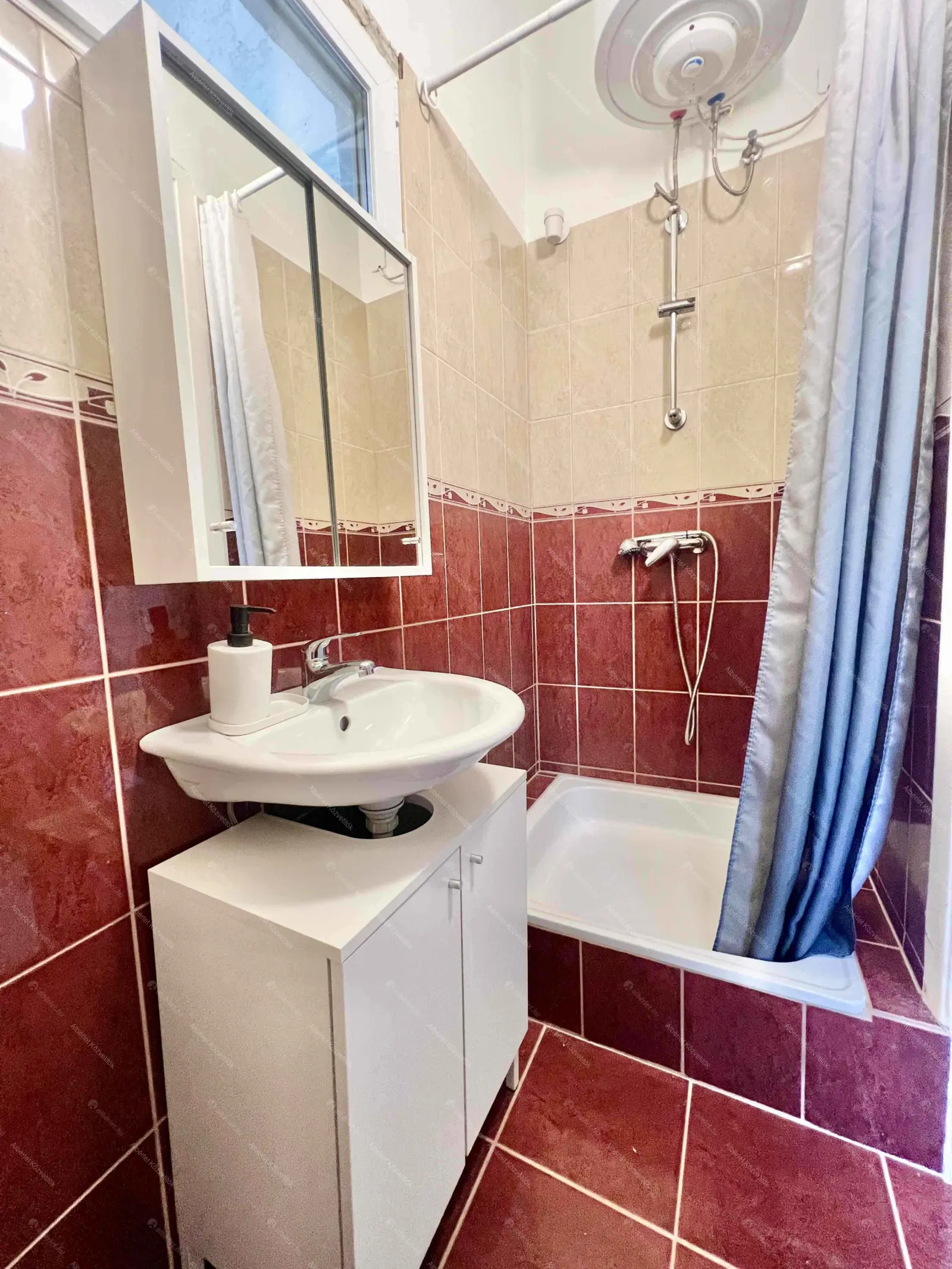 Kiadó albérlet 200000 Ft/hó áron: Budapest, VI. kerület  Király utca. Mérete: 36 nm, 1 szobás | Alberlet.hu - 6662386