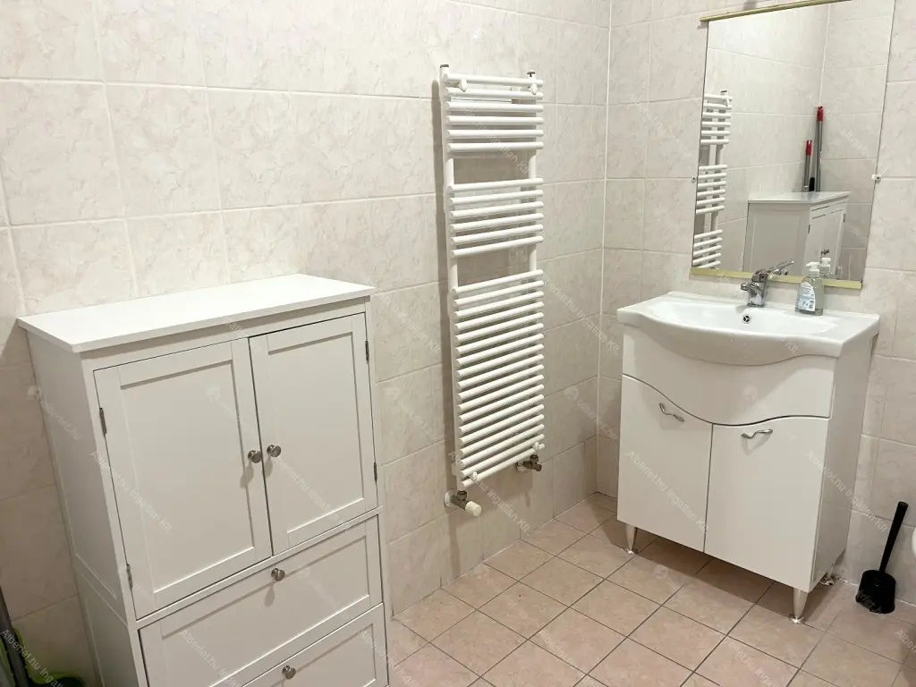 Kiadó albérlet 280000 Ft/hó áron: Budapest, VI. kerület  Király utca. Mérete: 42 nm, 2 szobás | Alberlet.hu - 6673600