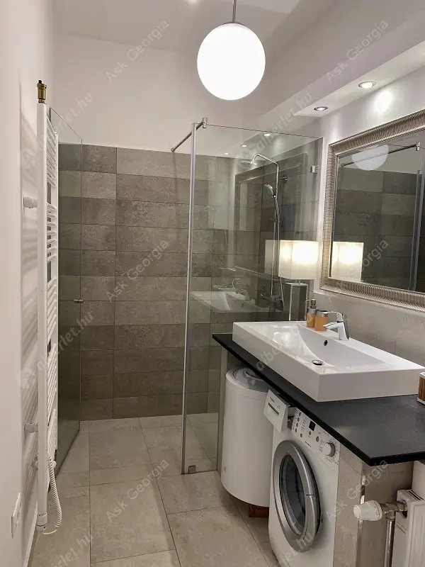 Kiadó albérlet 250000 Ft/hó áron: Budapest, VI. kerület  Király utca. Mérete: 45 nm, 1 szobás | Alberlet.hu - 6631927