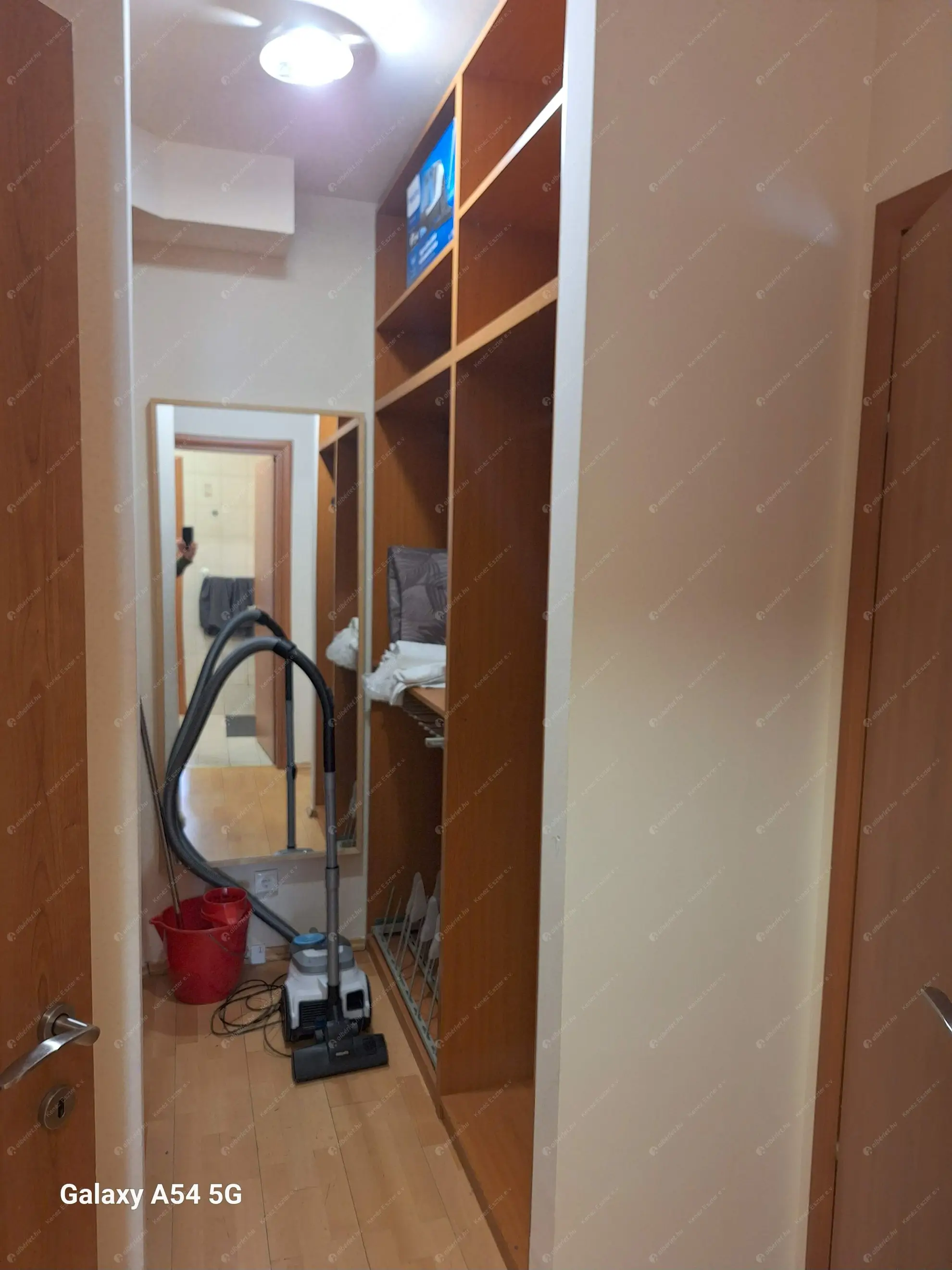 Kiadó albérlet 300000 Ft/hó áron: Budapest, VI. kerület  Király utca. Mérete: 60 nm, 2 szobás | Alberlet.hu - 6592067