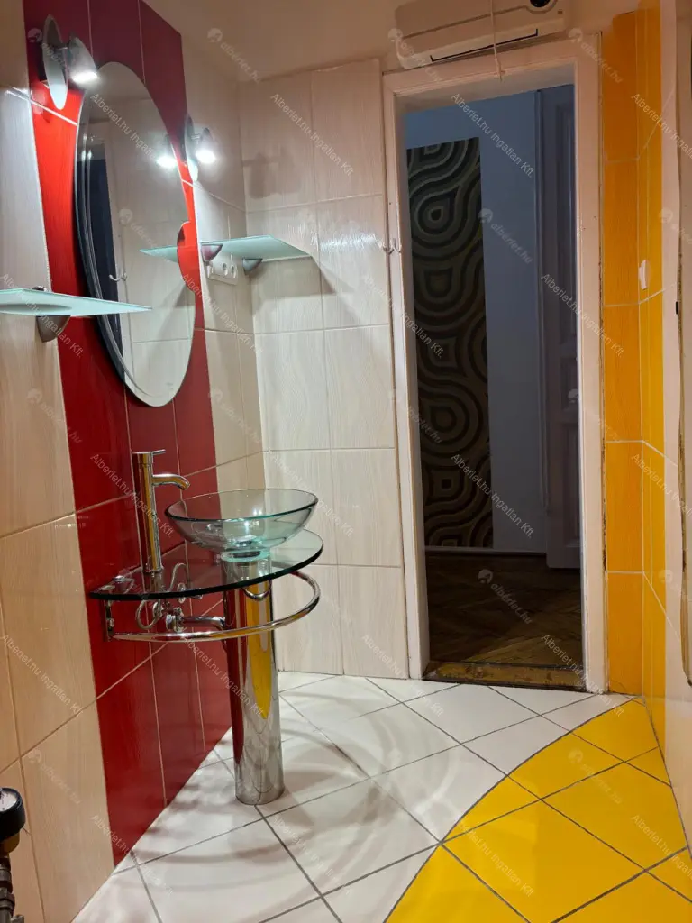 Kiadó albérlet 260000 Ft/hó áron: Budapest, VI. kerület  Király utca. Mérete: 68 nm, 2 szobás | Alberlet.hu - 6691024