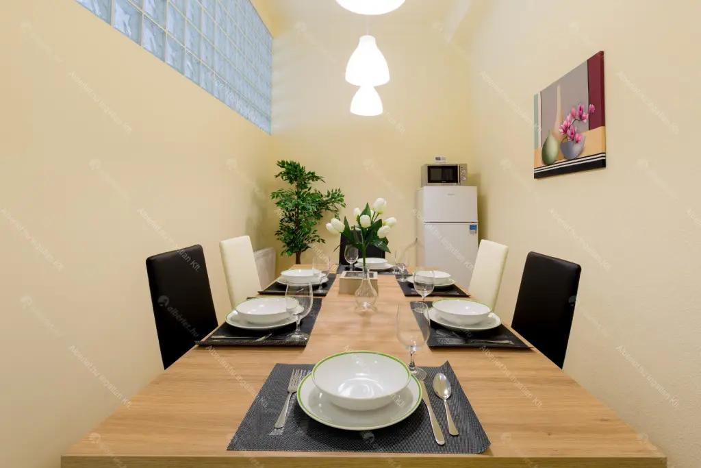 Kiadó albérlet 390000 Ft/hó áron: Budapest, VI. kerület  Király utca. Mérete: 71 nm, 3 szobás | Alberlet.hu - 6673088