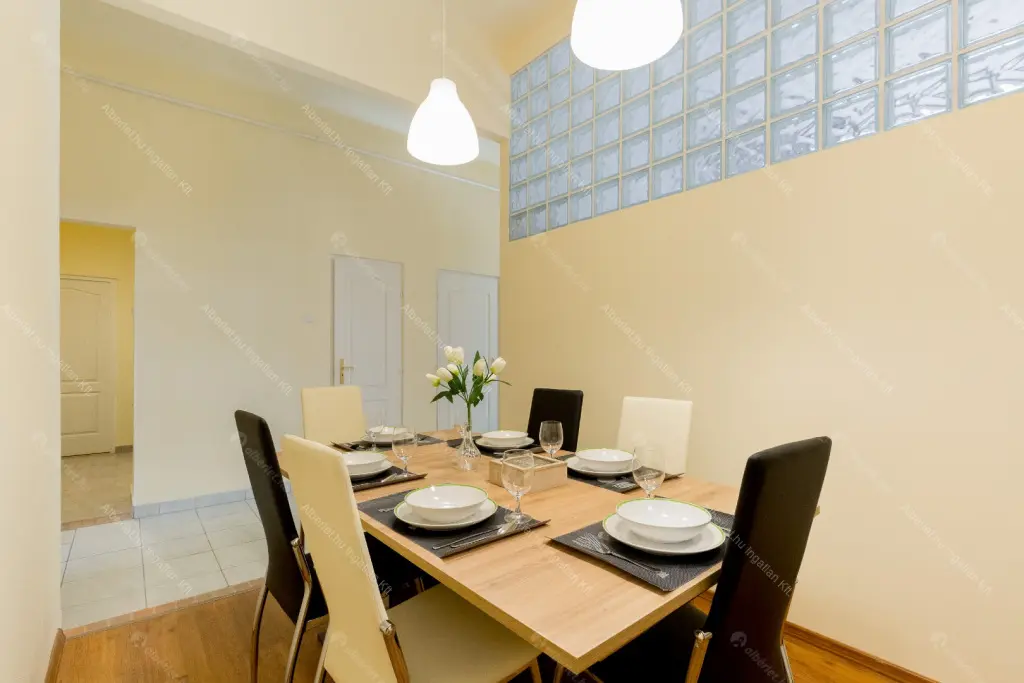 Kiadó albérlet 390000 Ft/hó áron: Budapest, VI. kerület  Király utca. Mérete: 71 nm, 3 szobás | Alberlet.hu - 6673578