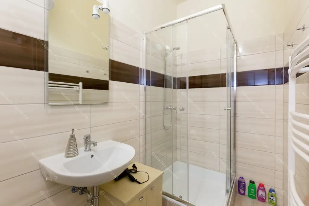 Kiadó albérlet 390000 Ft/hó áron: Budapest, VI. kerület  Király utca. Mérete: 71 nm, 3 szobás | Alberlet.hu - 6673588