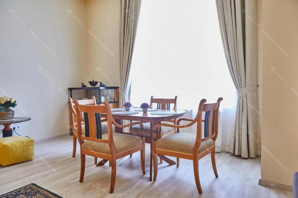 Kiadó albérlet 530000 Ft/hó áron: Budapest, VI. kerület  Király utca. Mérete: 74 nm, 2 szobás | Alberlet.hu - 6660483