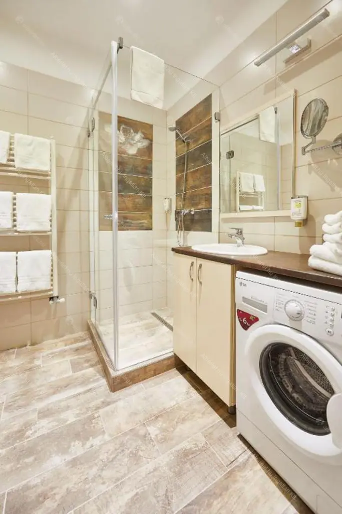 Kiadó albérlet 530000 Ft/hó áron: Budapest, VI. kerület  Király utca. Mérete: 74 nm, 2 szobás | Alberlet.hu - 6660484