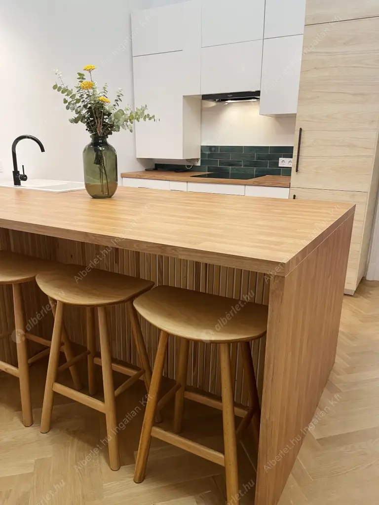 Kiadó albérlet 550000 Ft/hó áron: Budapest, VI. kerület  Király utca. Mérete: 80 nm, 3 szobás | Alberlet.hu - 6518870