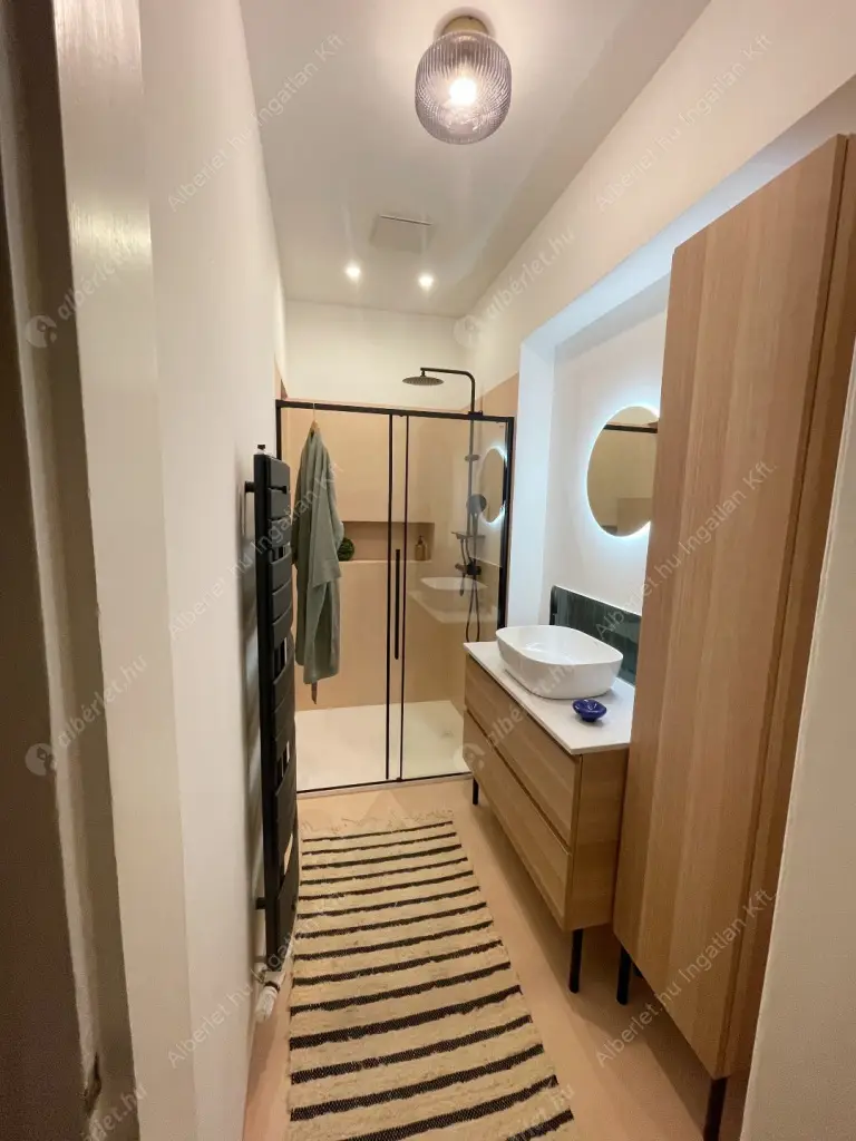 Kiadó albérlet 550000 Ft/hó áron: Budapest, VI. kerület  Király utca. Mérete: 80 nm, 3 szobás | Alberlet.hu - 6518875