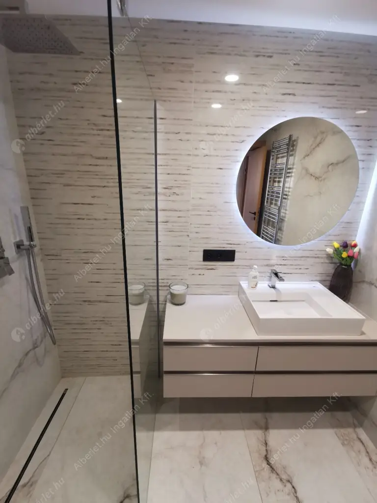 Kiadó albérlet 1013000 Ft/hó áron: Budapest, VI. kerület  Király utca. Mérete: 85 nm, 3 szobás | Alberlet.hu - 6517332