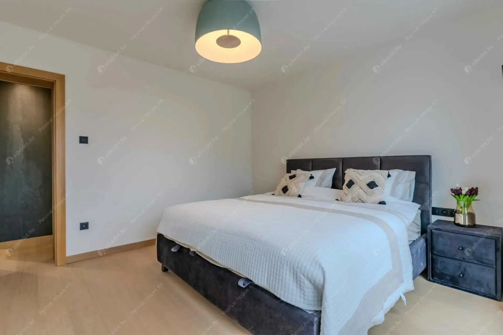 Kiadó albérlet 1005000 Ft/hó áron: Budapest, VI. kerület  Király utca. Mérete: 86 nm, 3 szobás | Alberlet.hu - 6502492