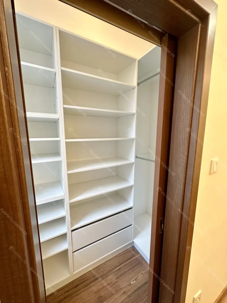 Kiadó albérlet 400000 Ft/hó áron: Budapest, VI. kerület  Király utca. Mérete: 87 nm, 3 szobás | Alberlet.hu - 6695151