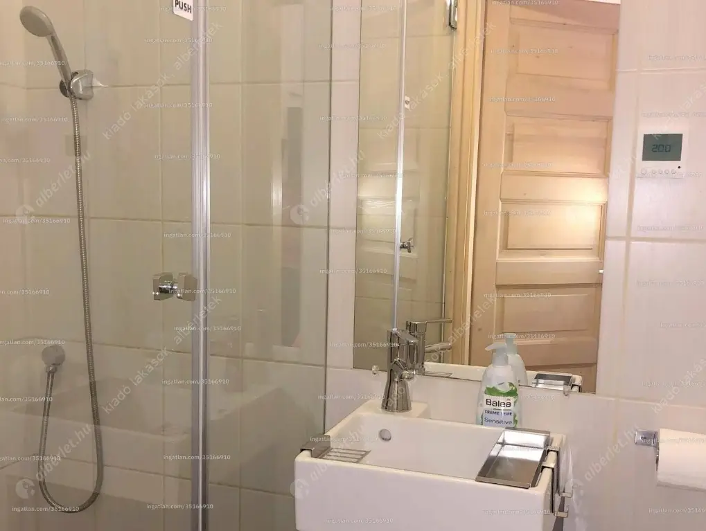 Kiadó albérlet 219000 Ft/hó áron: Budapest, VI. kerület  Lázár utca. Mérete: 25 nm, 1 szobás | Alberlet.hu - 6626769