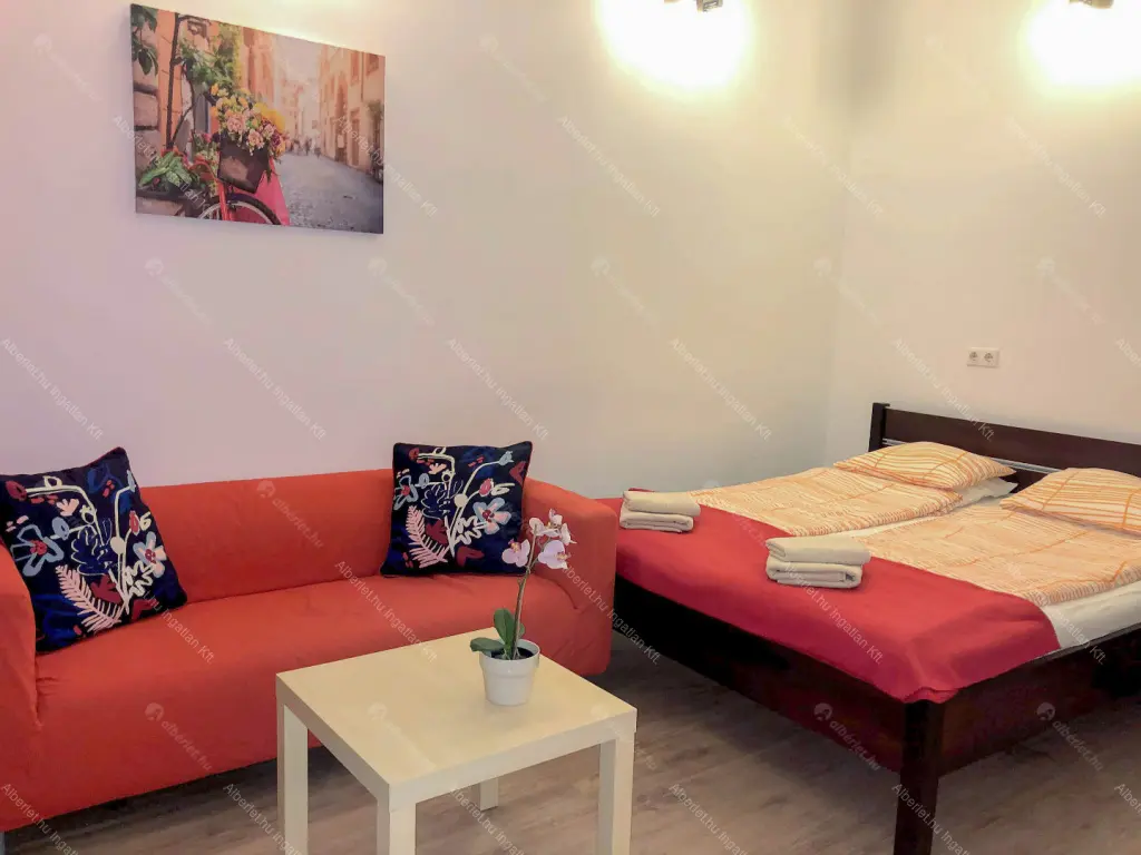 Kiadó albérlet 237000 Ft/hó áron: Budapest, VI. kerület  Lázár utca. Mérete: 25 nm, 1 szobás | Alberlet.hu - 6658962