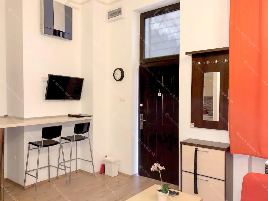 Kiadó albérlet 237000 Ft/hó áron: Budapest, VI. kerület  Lázár utca. Mérete: 25 nm, 1 szobás | Alberlet.hu - 6658964