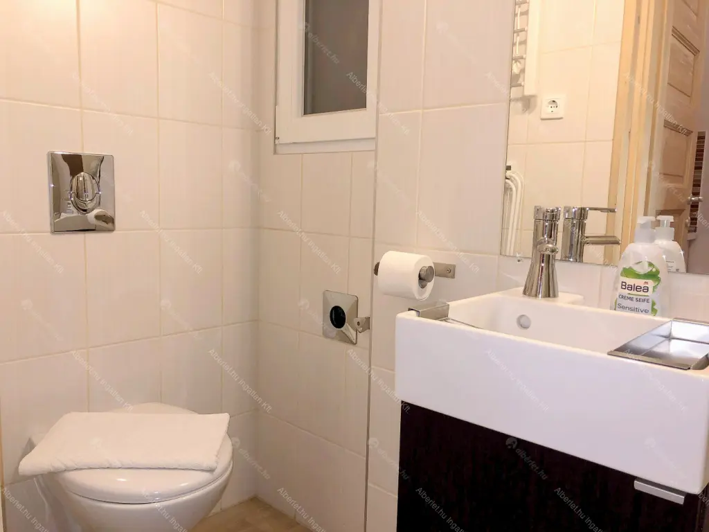 Kiadó albérlet 237000 Ft/hó áron: Budapest, VI. kerület  Lázár utca. Mérete: 25 nm, 1 szobás | Alberlet.hu - 6658967