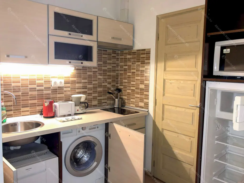 Kiadó albérlet 237000 Ft/hó áron: Budapest, VI. kerület  Lázár utca. Mérete: 25 nm, 1 szobás | Alberlet.hu - 6658968