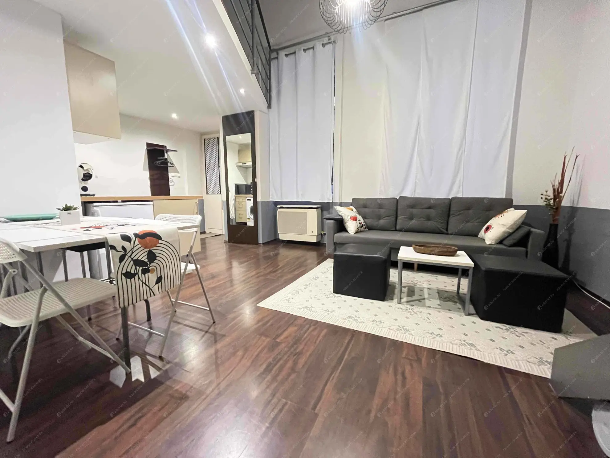 Kiadó albérlet 220000 Ft/hó áron: Budapest, VI. kerület  Lázár utca. Mérete: 27 nm, 1 szobás | Alberlet.hu - 6595918