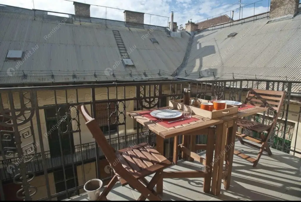 Kiadó albérlet 235000 Ft/hó áron: Budapest, VI. kerület  Lázár utca. Mérete: 28 nm, 1 szobás | Alberlet.hu - 6630928