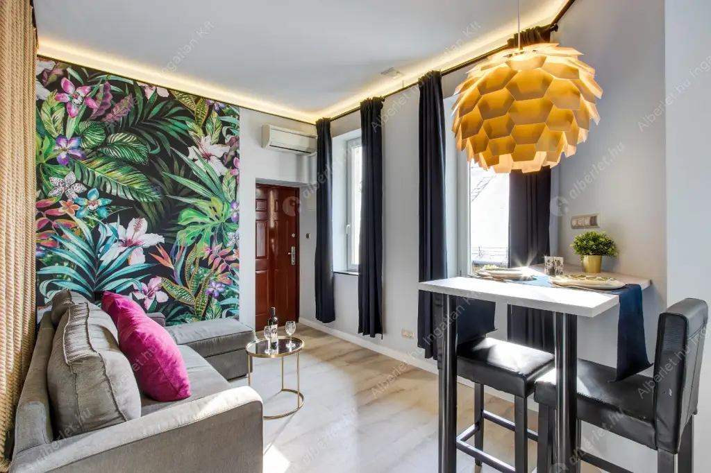 Kiadó albérlet 200000 Ft/hó áron: Budapest, VI. kerület  Lázár utca. Mérete: 28 nm, 1 szobás | Alberlet.hu - 6634257