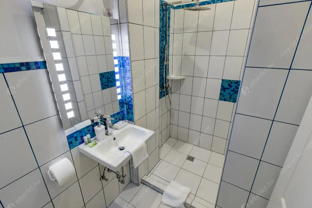 Kiadó albérlet 200000 Ft/hó áron: Budapest, VI. kerület  Lázár utca. Mérete: 28 nm, 1 szobás | Alberlet.hu - 6634262