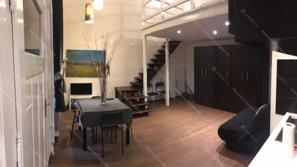 Kiadó albérlet 330000 Ft/hó áron: Budapest, VI. kerület  Lázár utca. Mérete: 40 nm, 1 szobás | Alberlet.hu - 6647281