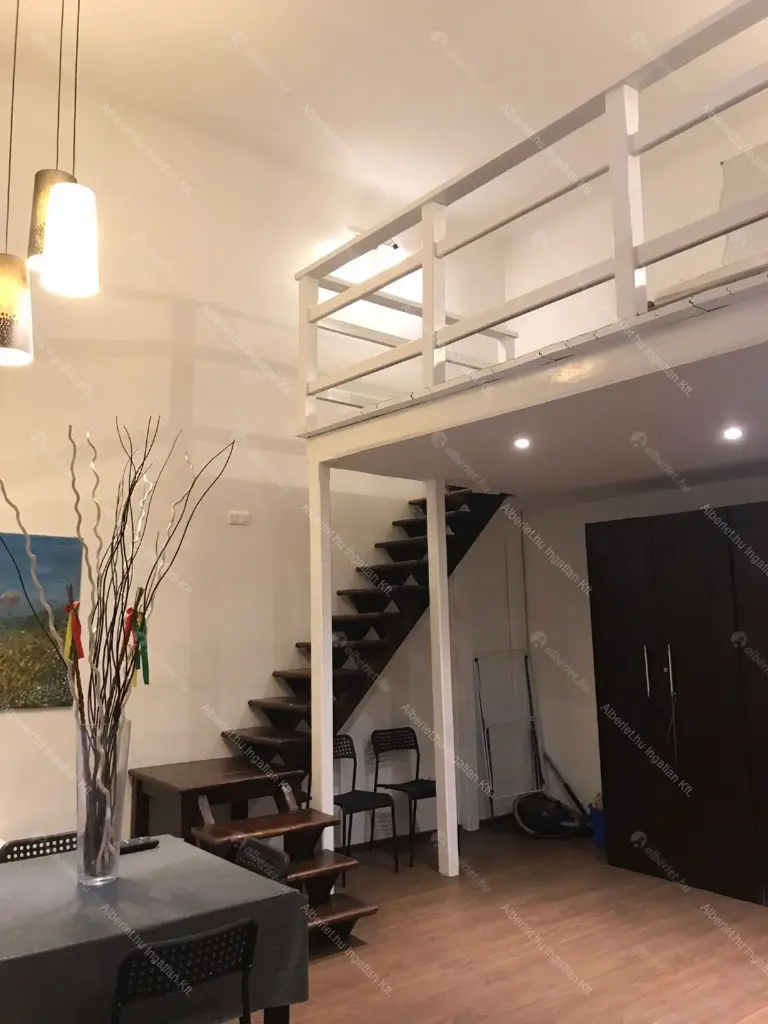 Kiadó albérlet 330000 Ft/hó áron: Budapest, VI. kerület  Lázár utca. Mérete: 40 nm, 1 szobás | Alberlet.hu - 6649439