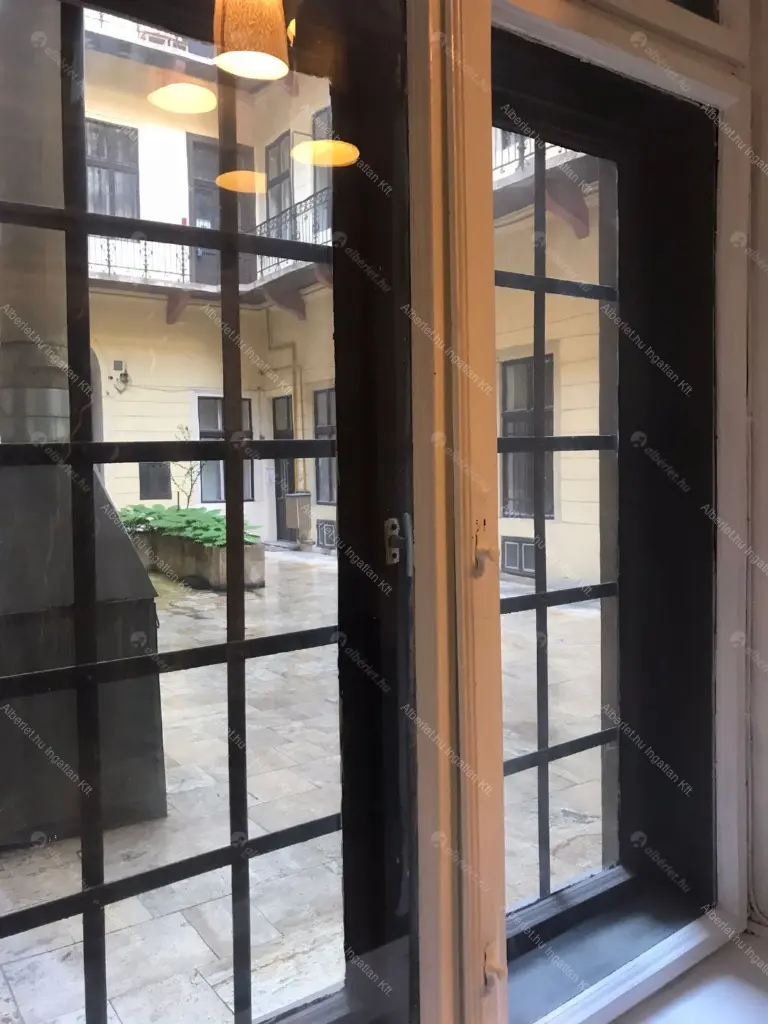 Kiadó albérlet 330000 Ft/hó áron: Budapest, VI. kerület  Lázár utca. Mérete: 40 nm, 1 szobás | Alberlet.hu - 6649446