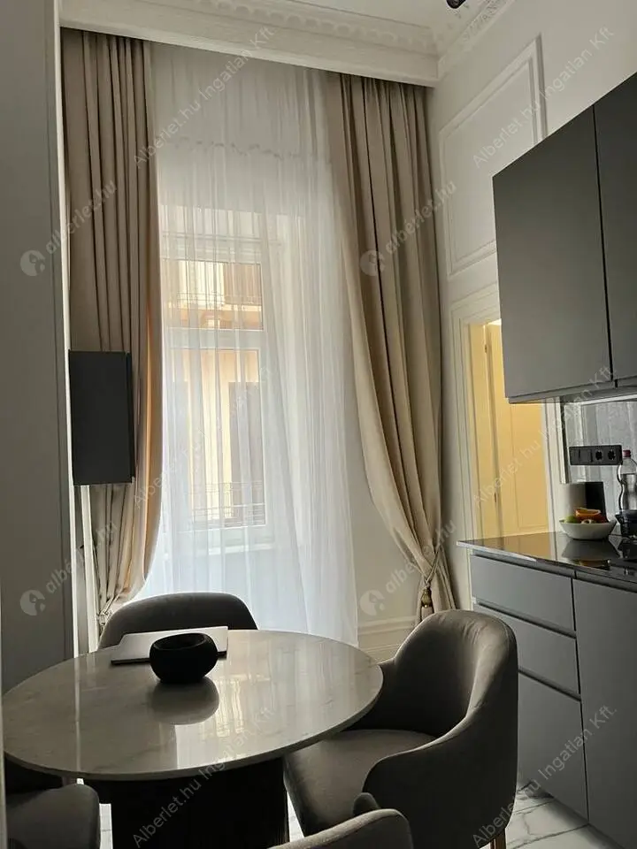 Kiadó albérlet 427000 Ft/hó áron: Budapest, VI. kerület  Lázár utca. Mérete: 47 nm, 2 szobás | Alberlet.hu - 6559481