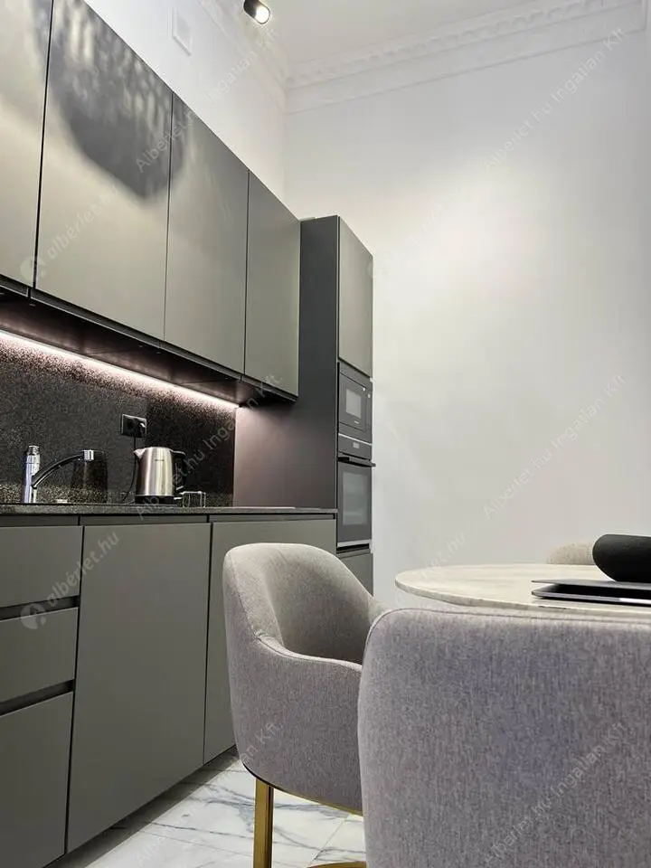 Kiadó albérlet 430000 Ft/hó áron: Budapest, VI. kerület  Lázár utca. Mérete: 47 nm, 2 szobás | Alberlet.hu - 6606761